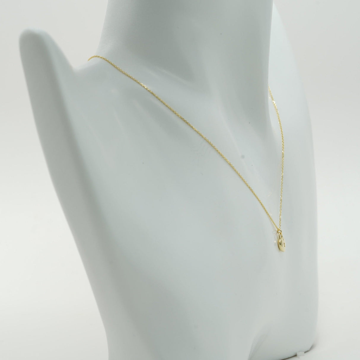 14K Gold Necklace, Heard Lock pendant Necklace, Trendy and Fashion Necklace,  Elegant and fashionable stackable gold necklace, trendy gold necklace for all occasions gift,  The photos are of real existing products without retouching.  Gold necklace from Diamond Origin,