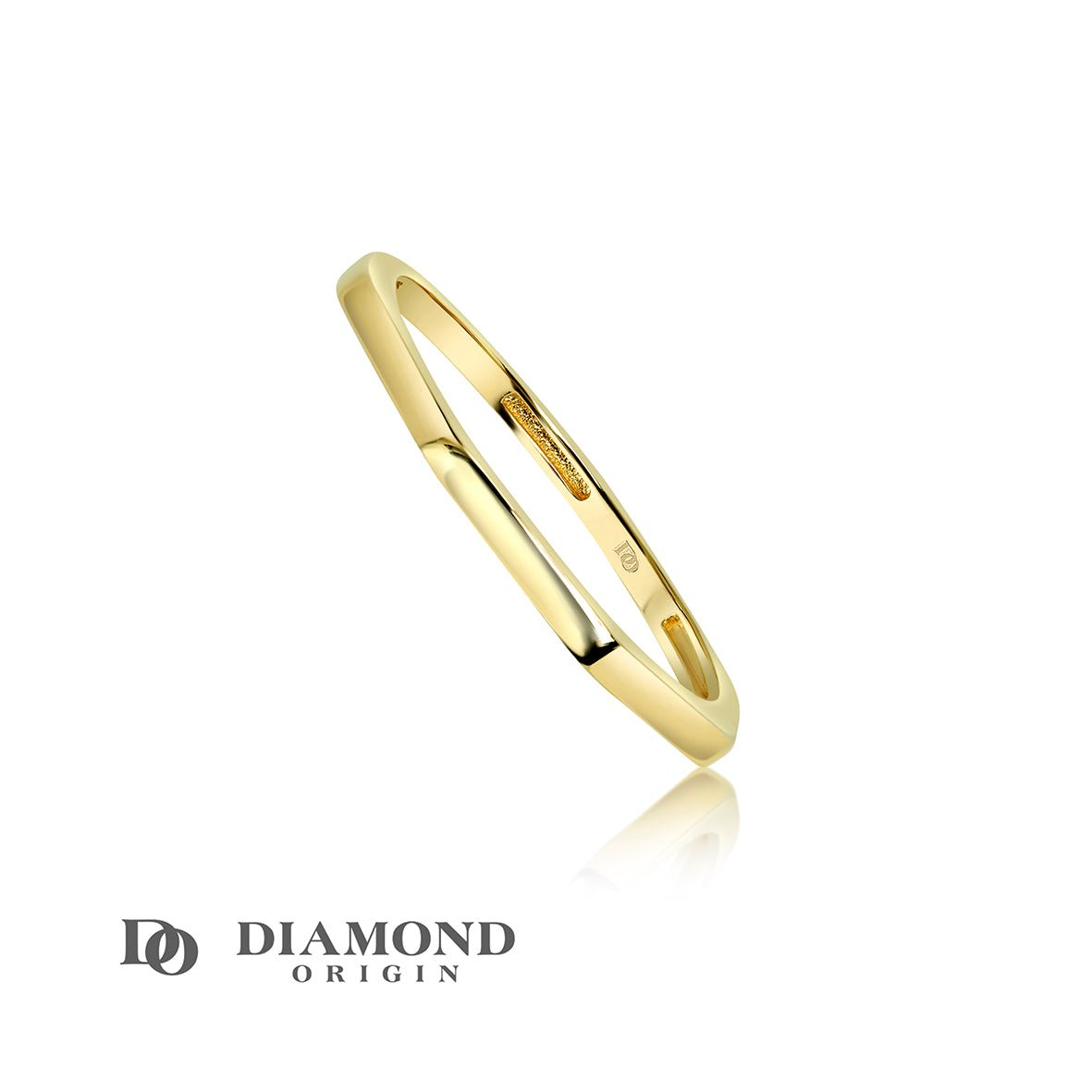 But it's not just about the looks. This ring has versatility too. It's bold enough to wear on its own for a clean, minimalist statement. But if you're feeling a bit adventurous, it's also perfect for stacking with other rings to create an eclectic, personalized look.